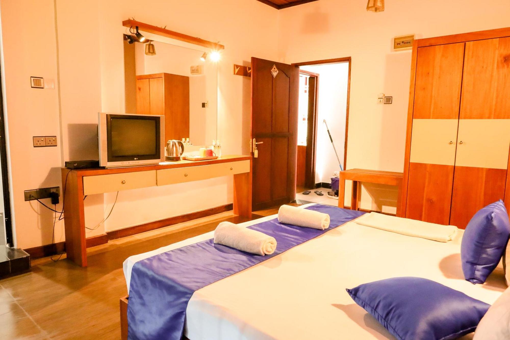 Hotel Elephant Bay Пиннавела Экстерьер фото
