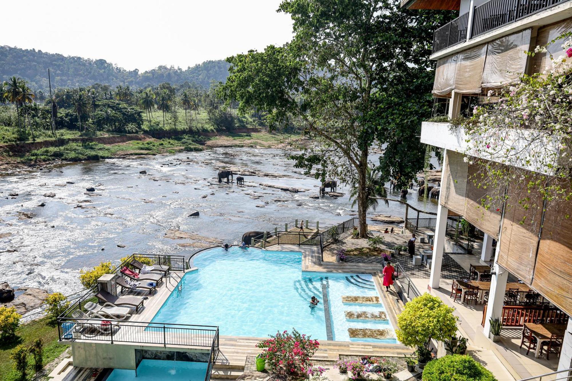Hotel Elephant Bay Пиннавела Экстерьер фото