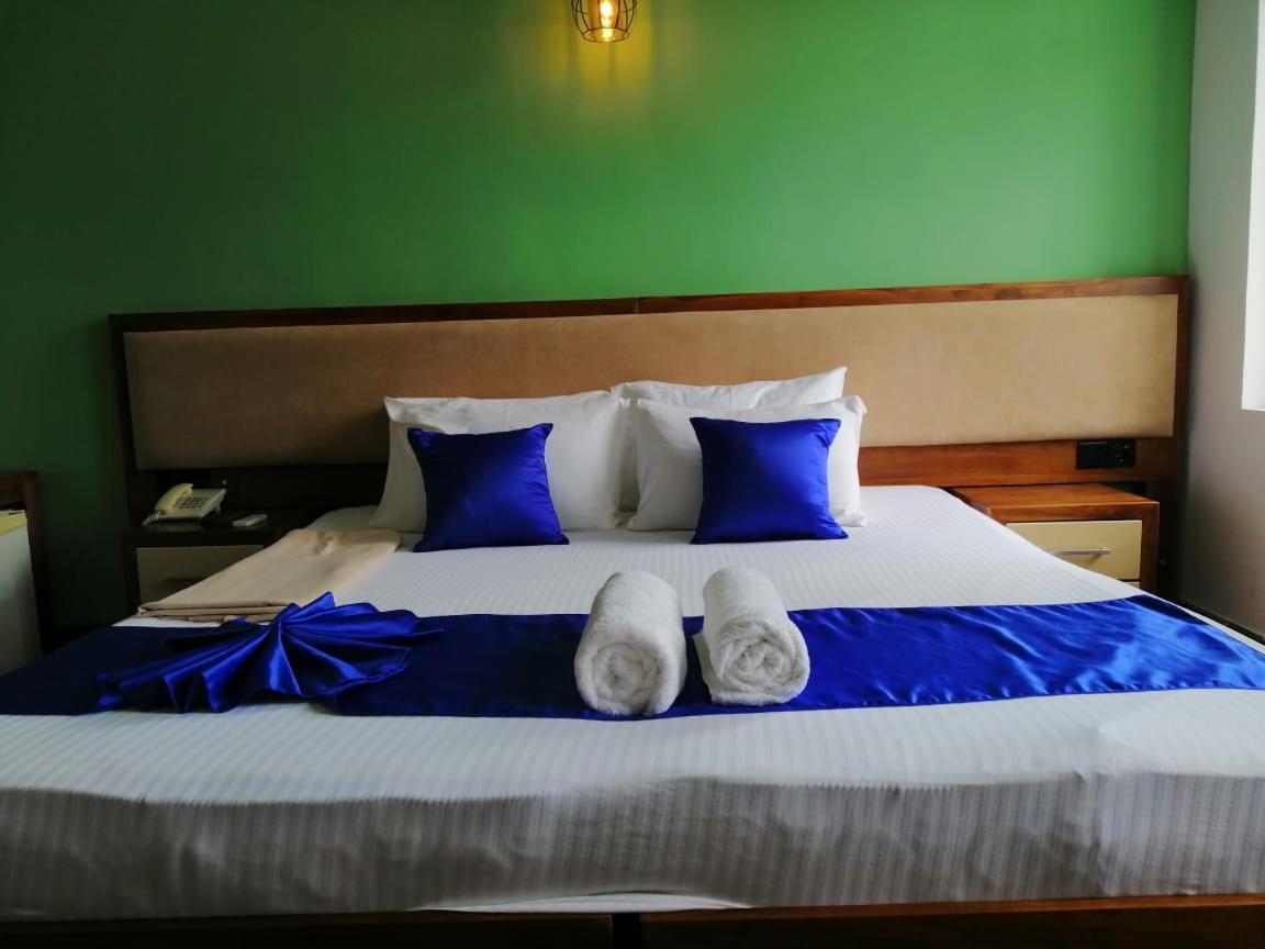 Hotel Elephant Bay Пиннавела Экстерьер фото
